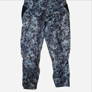 Reebok Women's Grey Floral Geometric Capri Joggers Leggings